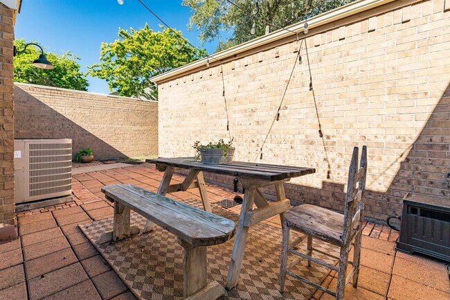 Building Photo - 1814 Veranda Dr