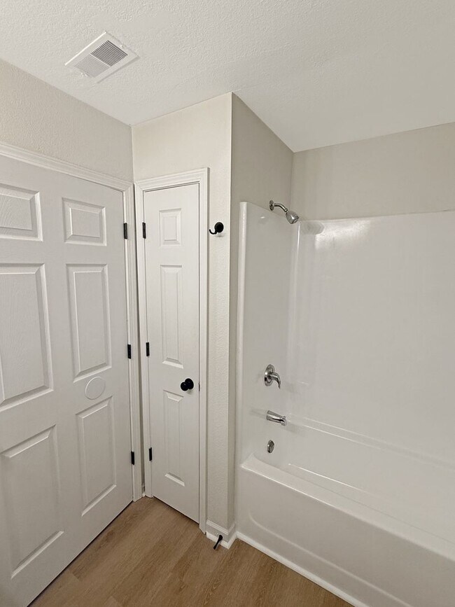 Building Photo - 6012 Castleford Dr