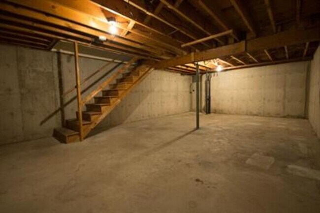 Building Photo - 2344 Canter Ln