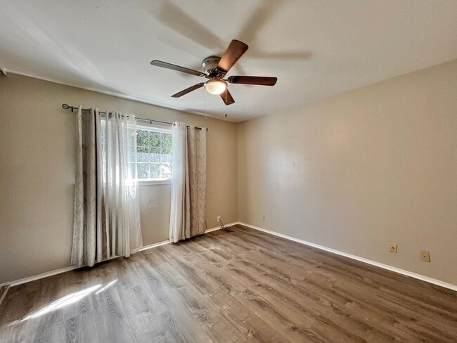 Building Photo - Charming Apartment in Gilroy