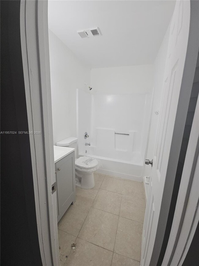 Building Photo - 253 San Remo Blvd