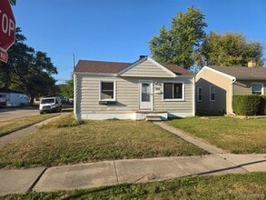 Building Photo - 108 W Kalama Ave