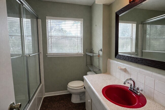 Building Photo - 202 Hardy St