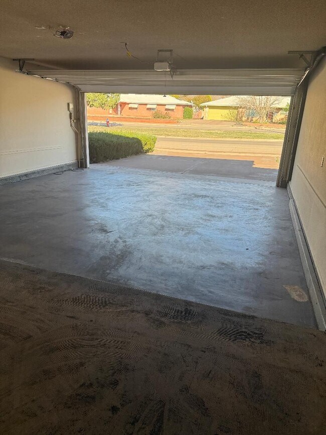 Building Photo - Large Vintage Home Available