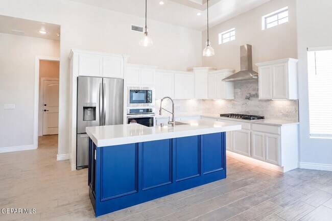Building Photo - 13368 Emerald Glass Dr