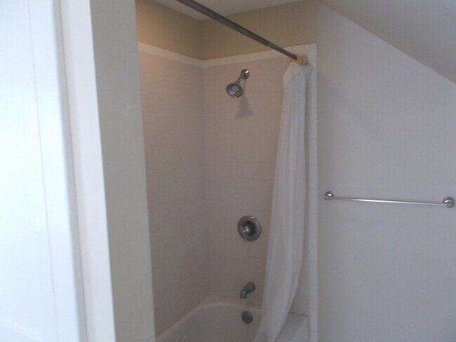 Building Photo - 216 Thomas Terrace