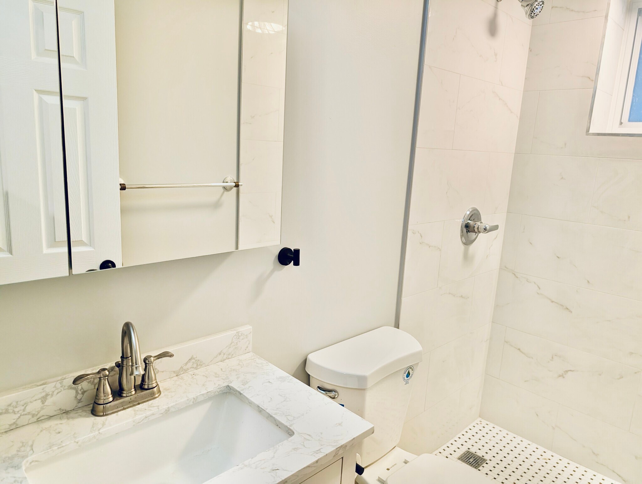 Building Photo - 960 W 18th Pl