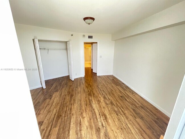 Building Photo - 3530 Mystic Pointe Dr