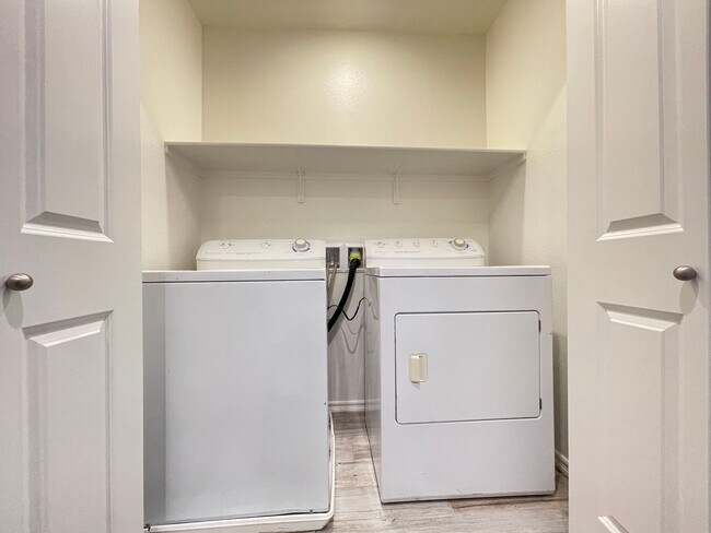 Building Photo - Beautiful Gated Henderson Home | 3 Bed/ 2.5 Bath- AVAILABLE 3/31/26