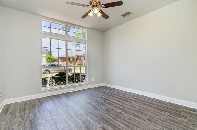 Building Photo - 2416 McCarran Dr