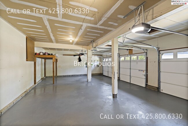 Building Photo - Luxurious 5-bedroom home in Sammamish with...