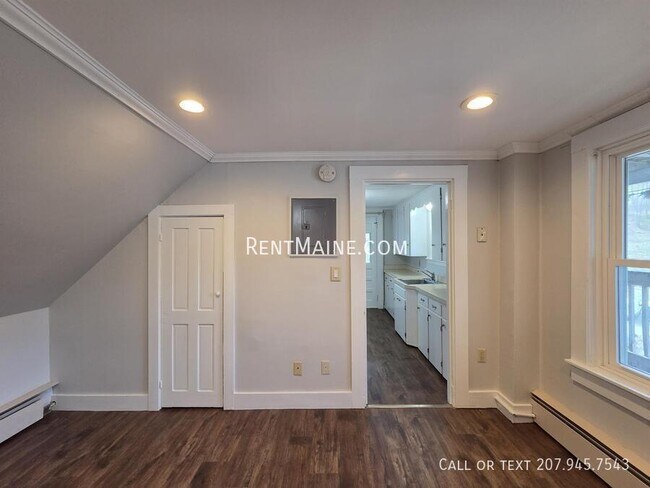 Building Photo - 64 Elm St