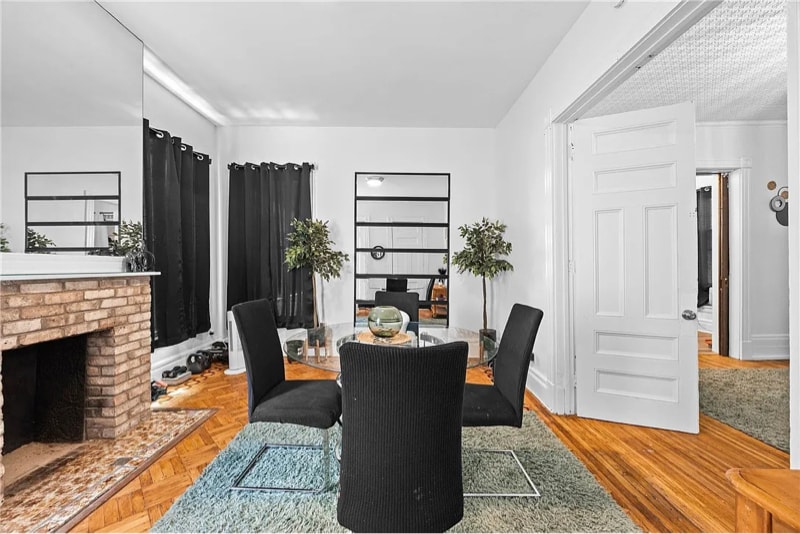 Building Photo - 469 Alexander St