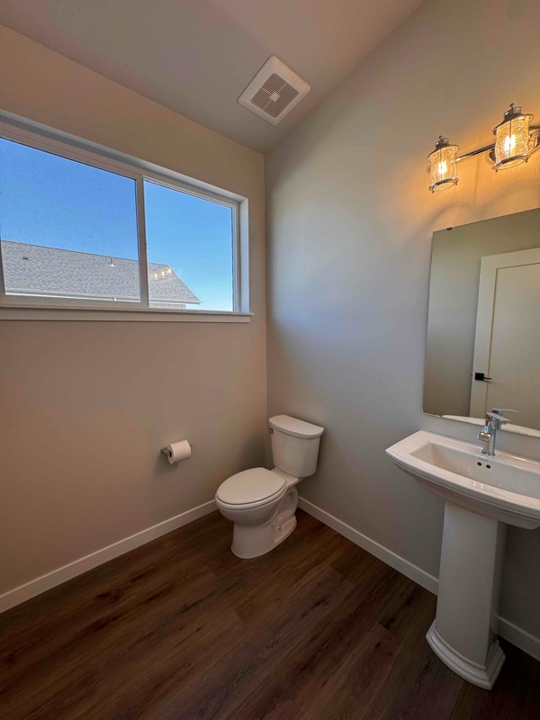 Building Photo - 966 E RR Ave