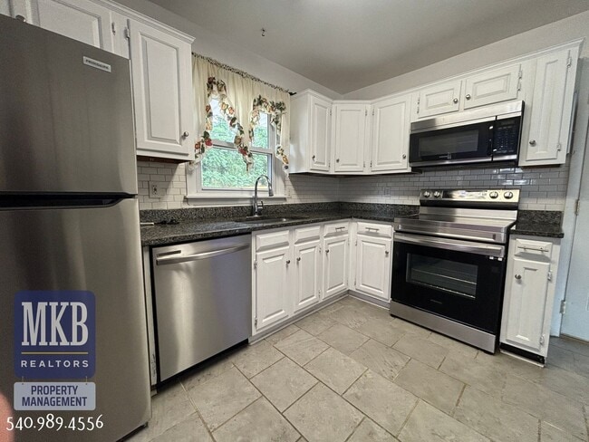 Building Photo - 3158 Galloway Dr