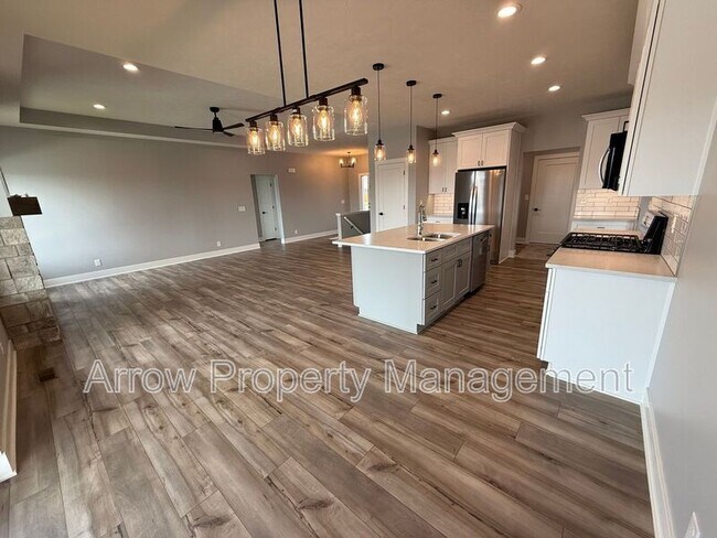 Building Photo - 9425 Estela Ave