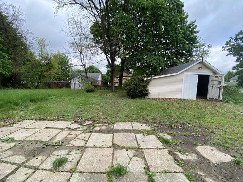 Building Photo - 576 Noble Ave