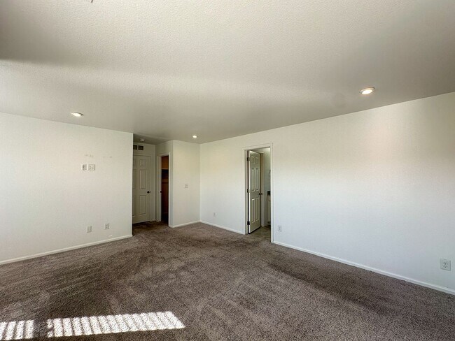 Building Photo - CORNER 3bd 2.5ba paired home in Trails Edge!