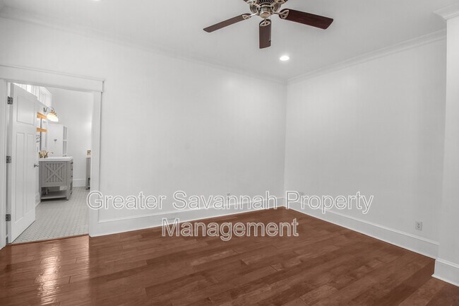 Building Photo - 419 E 54th St