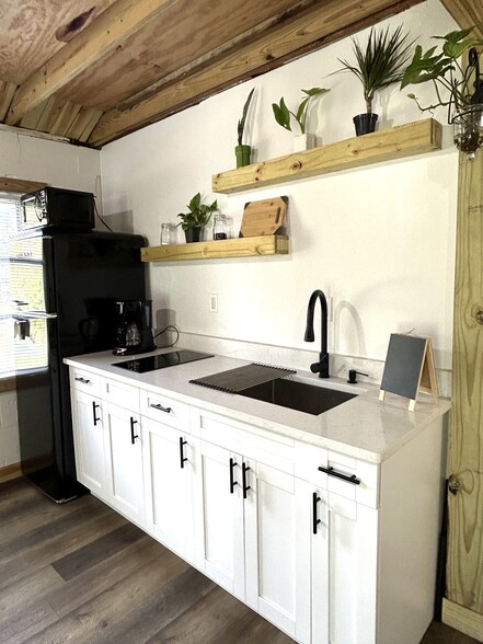 Building Photo - 4339 Tiny Ln