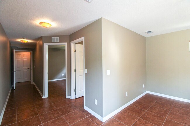 Building Photo - 6065 Spruce Point Cir