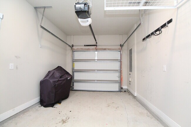 Building Photo - Spacious 3-Bed, 2.5-Bath Townhome Steps from Blue Wahoos Stadium & Palafox Street with Upgraded K...