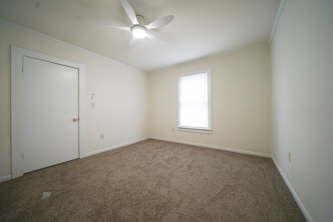 Building Photo - 1/2 MO/OFF SPECIAL - 3 bed/2 bath with yard work included