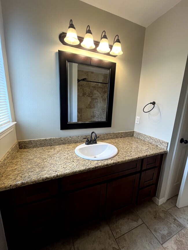 Building Photo - 9613 Westview Dr