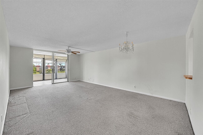 Building Photo - 7210 Lake Cir Dr