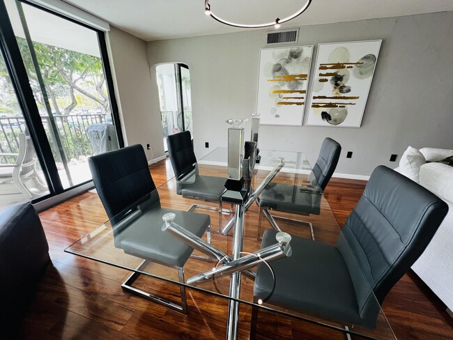 Building Photo - 1201 River Reach Dr