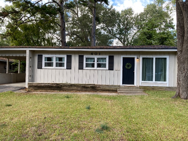 Building Photo - 601 Turner St