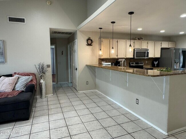 Building Photo - 820 N Owl Dr