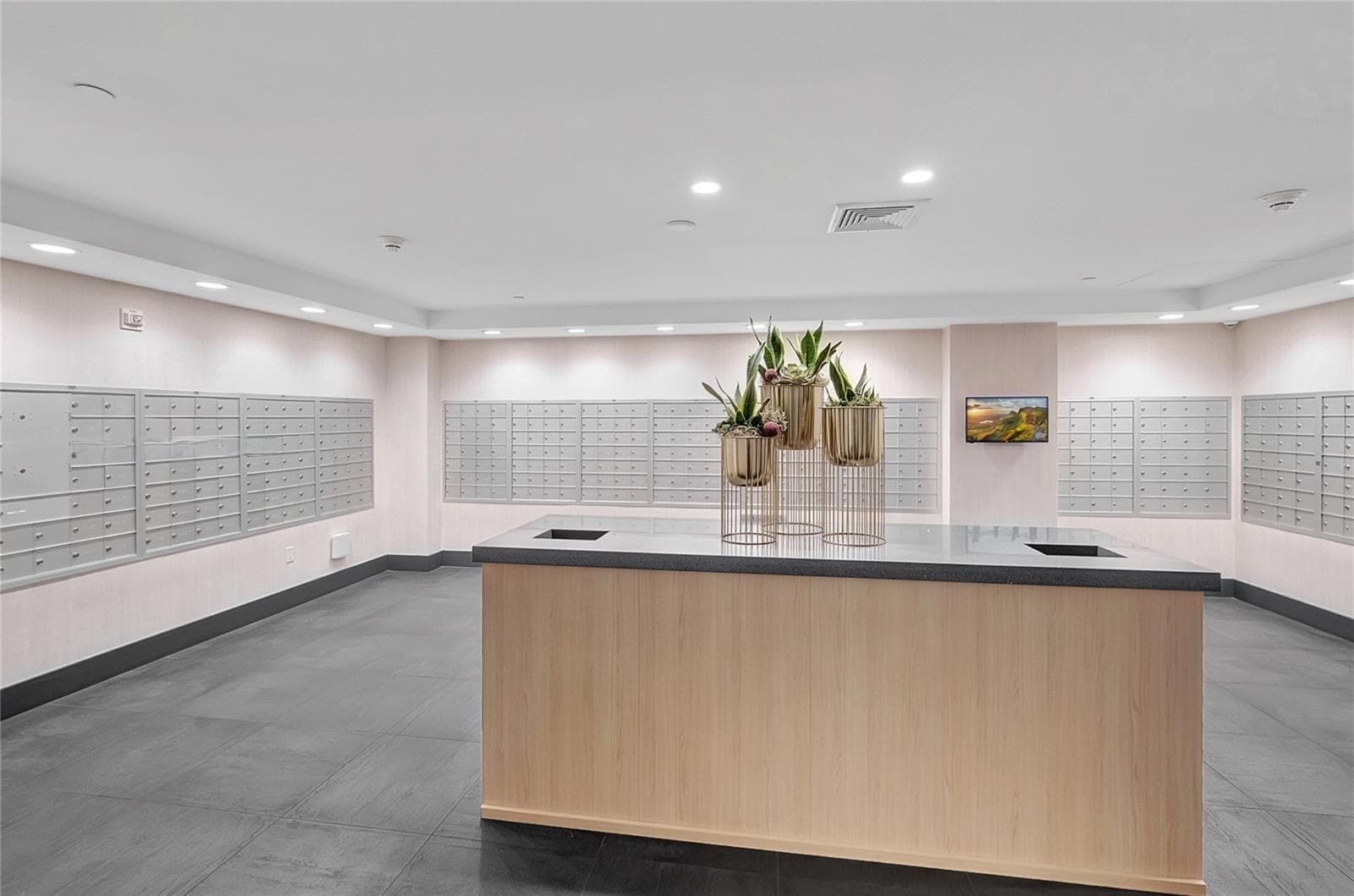 Building Photo - 90 SW 3rd St