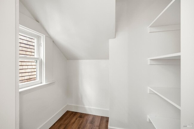 Building Photo - 31 Acacia Ave