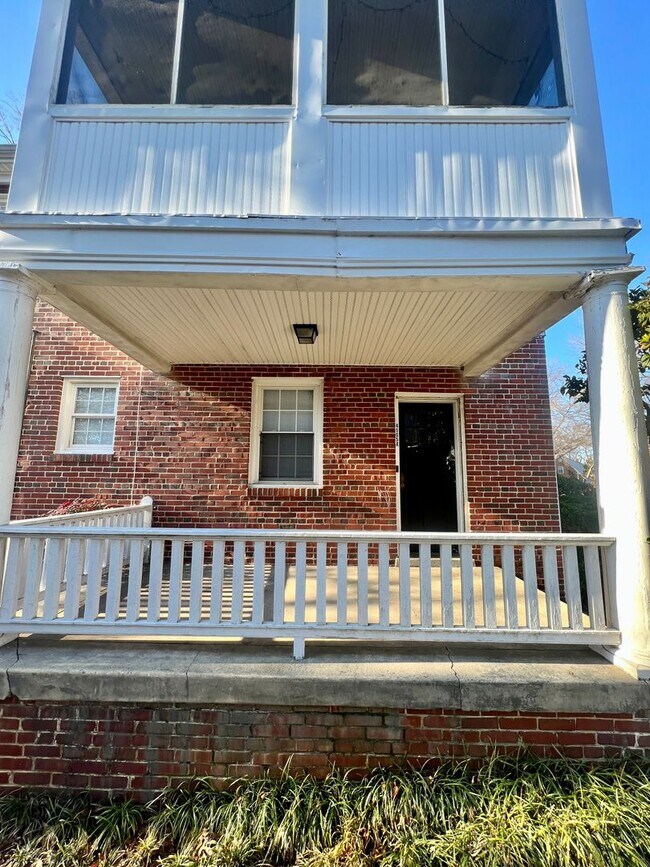 Building Photo - 4505 W Grace St