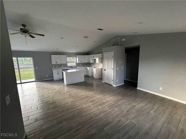 Building Photo - 776 Cashmere Ave