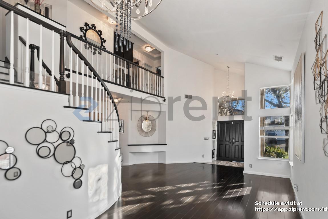 Building Photo - 2927 Sorrento Way