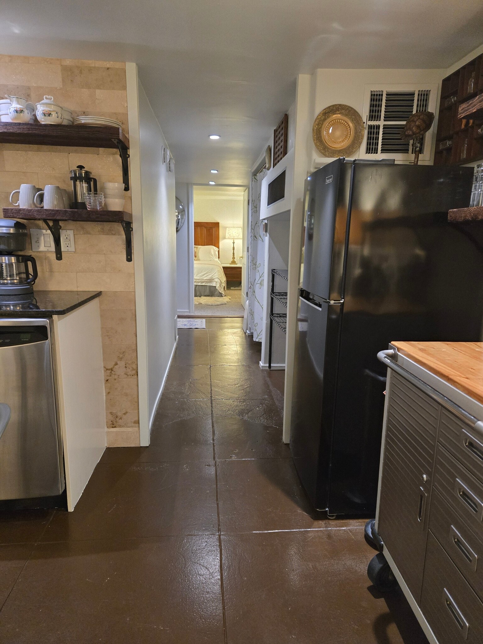 Hall View - 130 S Cortez St