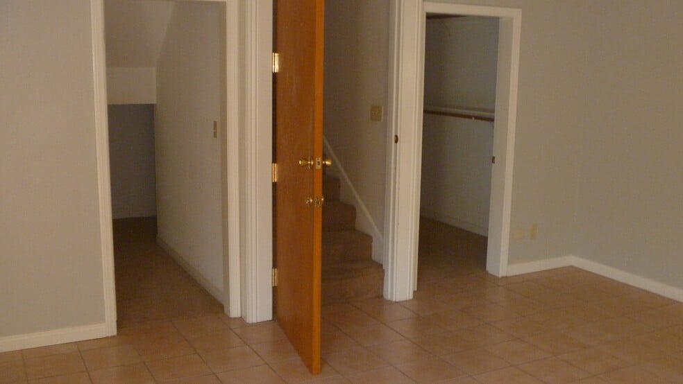 Building Photo - 2106 Clark Ln