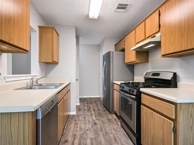 Building Photo - 1411 Hollow Tree Blvd