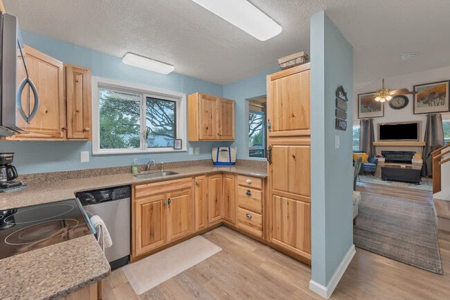 Building Photo - 1142 Amanda