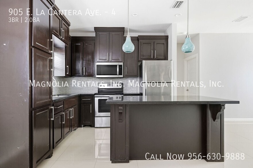 Building Photo - 905 E la Cantera Ave