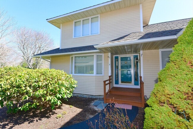 Building Photo - 4 Bittersweet Ln