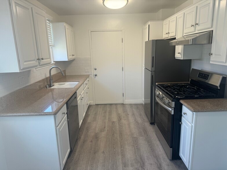 Building Photo - 436 Venice Way