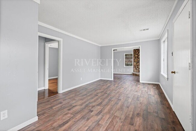 Building Photo - 2185 Slocum Ave