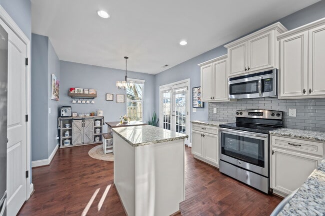 Building Photo - 115 Hampton Dr