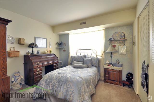 Bedroom - Pebble Hill Apartments