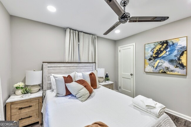 Building Photo - 811 Old Powder Springs Rd SW