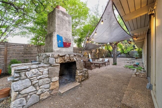 Building Photo - 2301 Westway Cir