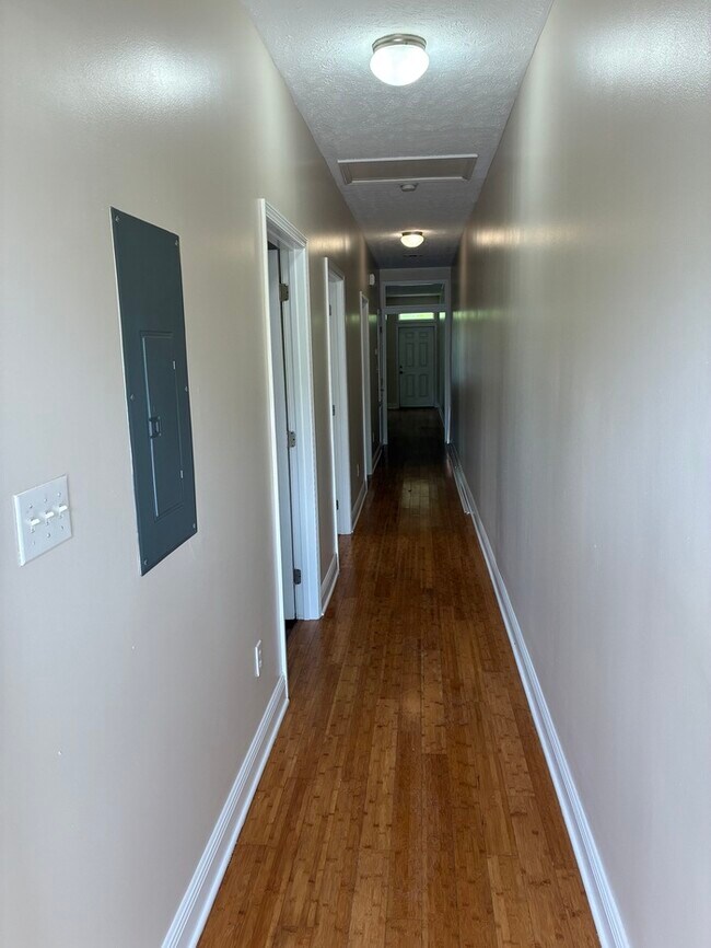 Building Photo - Beautiful 2/1 in Bay St. Louis, MS